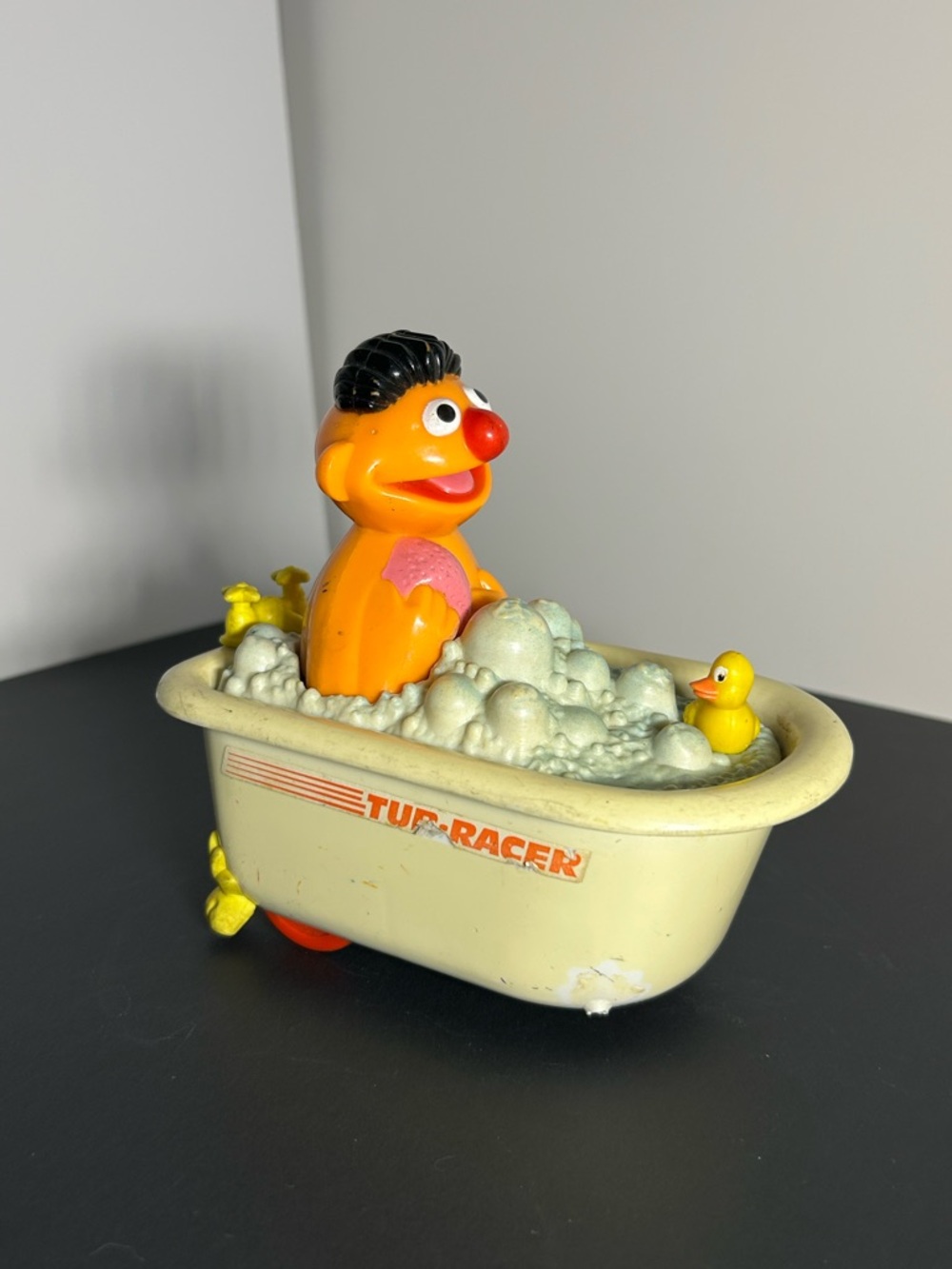Vintage 1988 ILLCO Sesame Street Ernie Bubble Bath/Rubber Ducky Tub Racer - Picture 3 of 8
